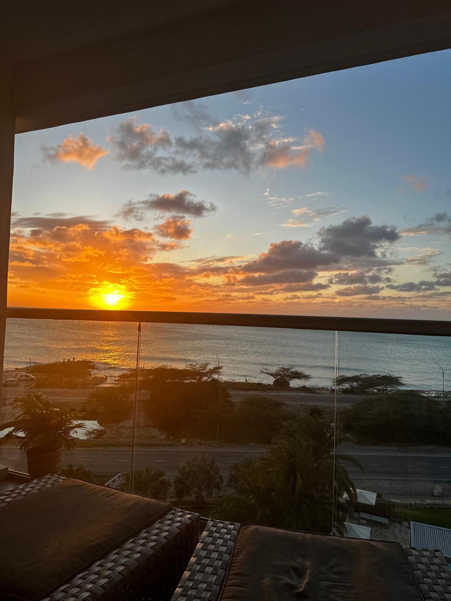 Breath Taking Beach Front Views Condo Eagle Beach Palm Beach Exterior foto